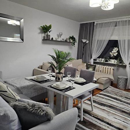 Apartment In Zyrardow 10Min To Suntago 외부 사진