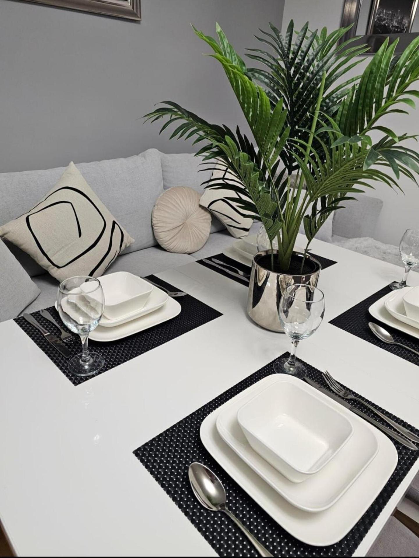 Apartment In Zyrardow 10Min To Suntago 외부 사진