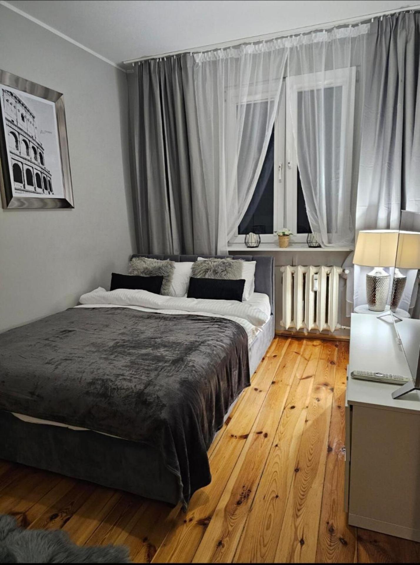 Apartment In Zyrardow 10Min To Suntago 외부 사진
